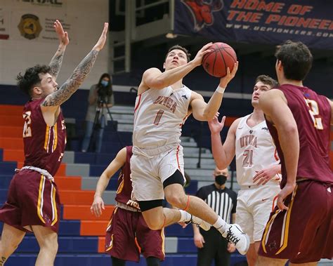 Men’s basketball loses to Utica College Pioneers 7053 The Ithacan