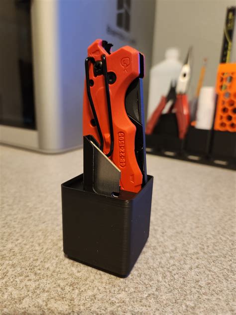 Utility Knife With Holder