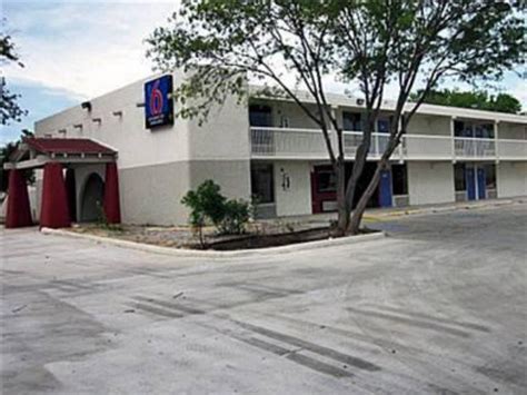 uvalde texas hotels and motels
