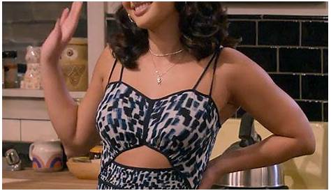 Valentina Outfits How I Met Your Father Streaming Tv Show Online