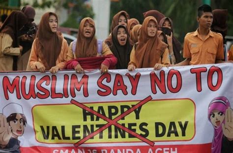 Valentine's Day 2016 Indonesian officials ban celebration