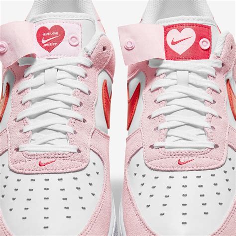 Nike Dunk Low « Valentine Day 2022 » SELECTA BISSO