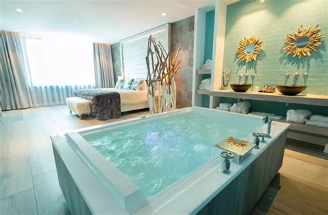 Van De Valk Jacuzzi Suite