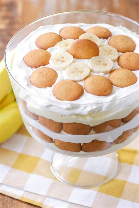 vanilla pudding with nilla wafers and banana