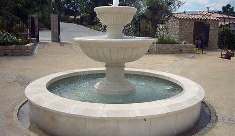 Magnifique vasque en pierre sculptée de godrons sur socle