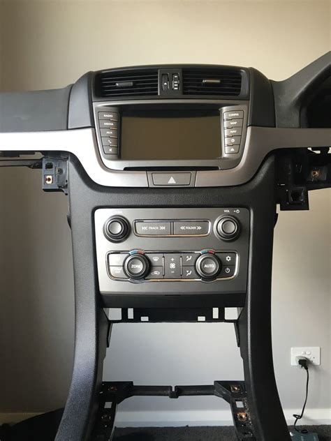 Holden VE Commodore Series 12 SV6/SS/SSV IQ Radio Headunit Conversion