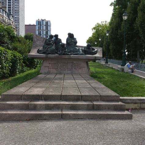 velodrome d'hiver memorial in paris