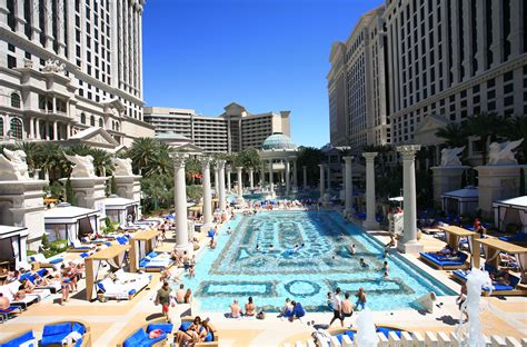 venetian las vegas hotel swimming pools