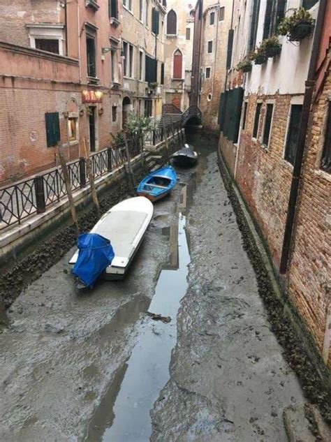 Venice without water Gondolas helplessly abandoned on driedup canals