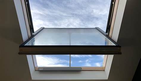 Large glass window brings in ample natural ventilation