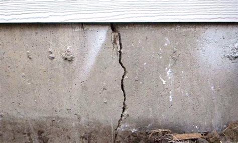 vertical crack in concrete foundation wall