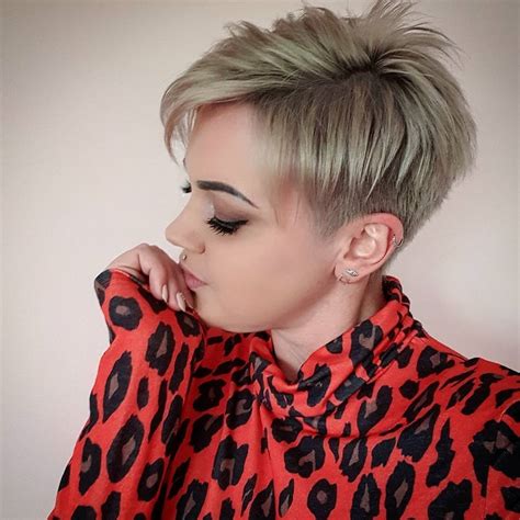 This Very Easy Hairstyle For Short Hair Hairstyles Inspiration