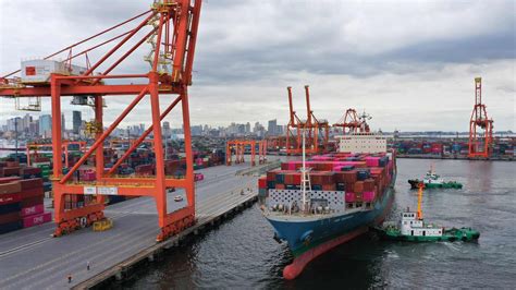 vessel berth at port