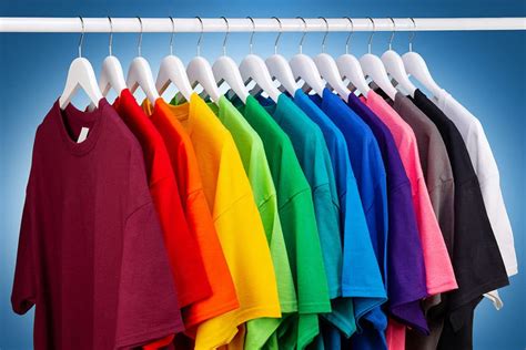 30 idées pour organiser votre dressing Vêtements par couleur