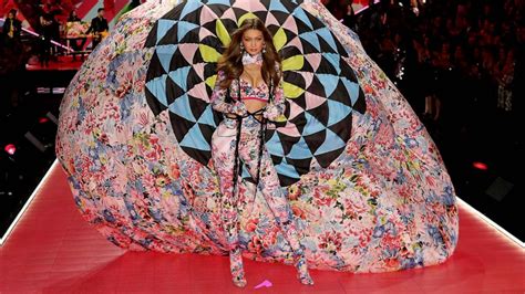 Experience the Glamour: Victoria Secret Fashion Show 2023 Unveils Unforgettable Runway Spectacle!