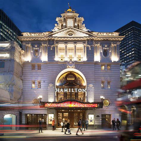 victoria palace theatre hotels