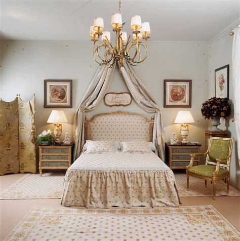 Decorate a Luxurious Victorian Bedroom on a Budget