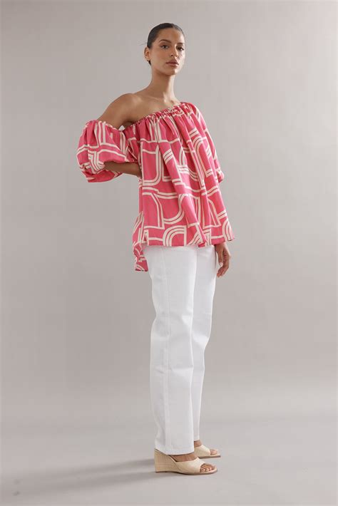 video emmie around caitlin