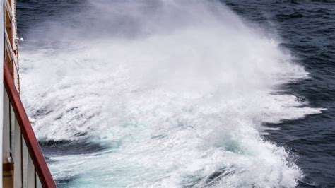 video of rogue wave hits cruise ship