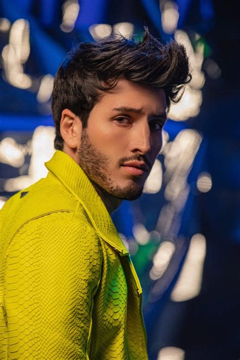 videos de sebastian yatra