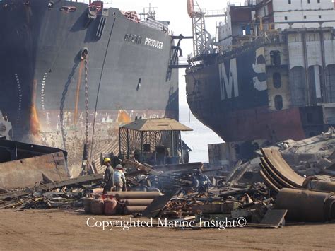 videos of dangerous ship breaking yards