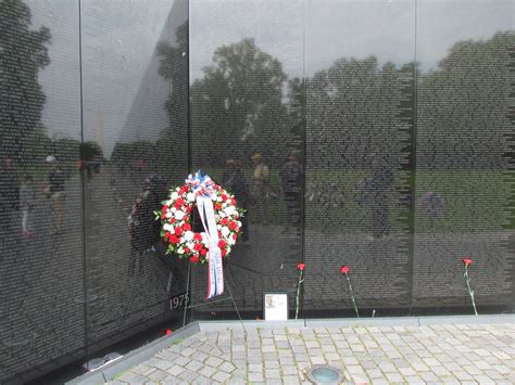 vietnam memorial wall names lookup