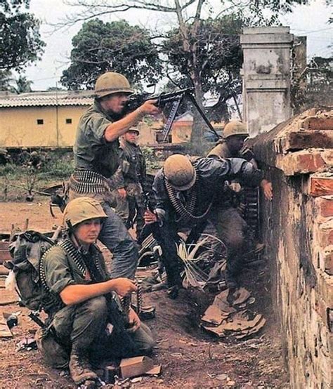 vietnam war combat pictures battle hue city