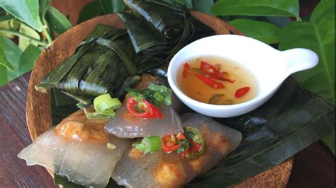 vietnamese snacks inside banana leaf