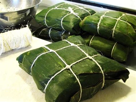 vietnamese sticky rice in banana leaves