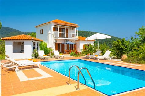 villas in skopelos greece