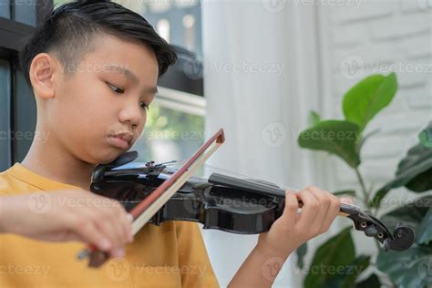 Violin String Kid