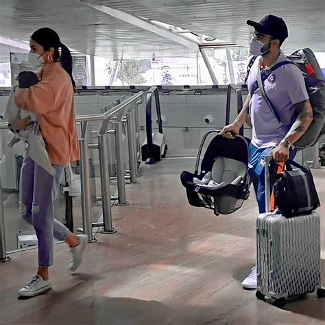 virat kohli daughter vamika photo in airport