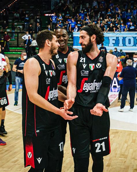 virtus pallacanestro bologna players