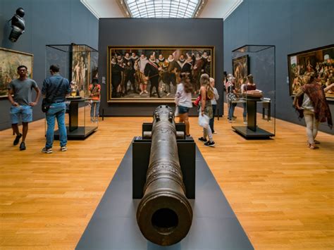 visit a virtual museum