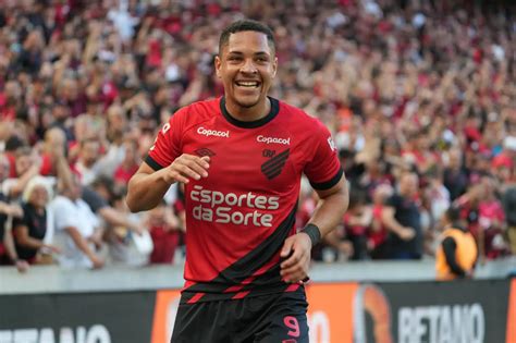 vitor roque tem quantos gols