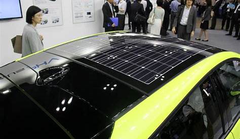 Toyota dévoile le toit panneau solaire de Prius 4 rechargeable