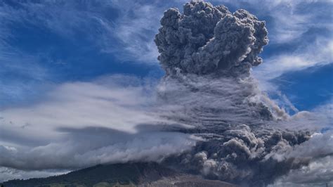 volcanic eruption in indonesia