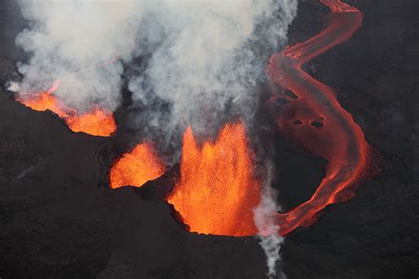 volcanic eruption iwo jima