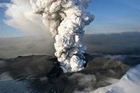 volcano eruption iceland 2010