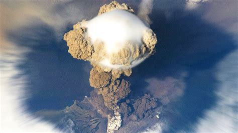 volcano eruption videos in history