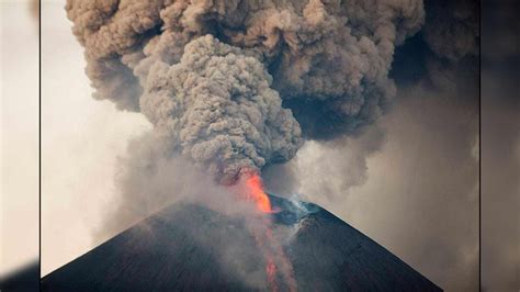 volcano erupts near mexico city