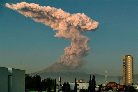 volcano in mexico city eruption today