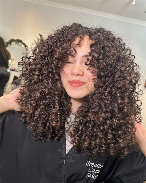 Voluminous Curls for a Dramatic Flair