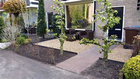 Voortuin Met Boompjes