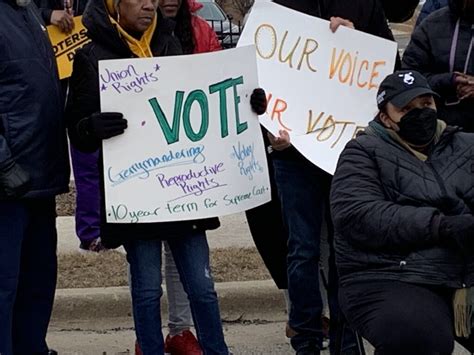 vote early in milwaukee