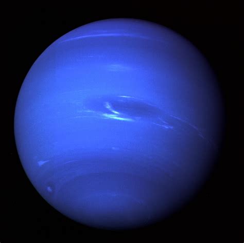 voyager pictures of neptune