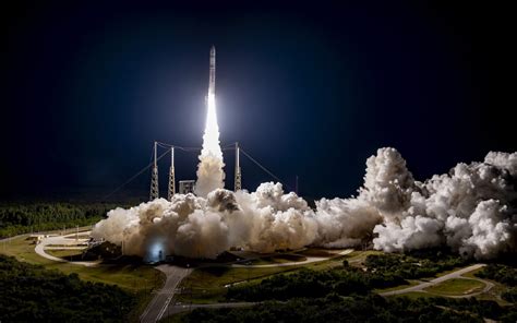vulcan rocket launches on moon mission