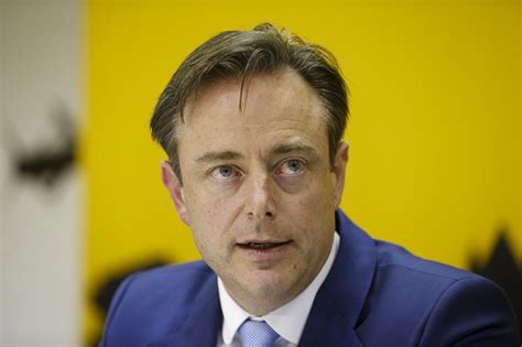 waar woont bart de wever