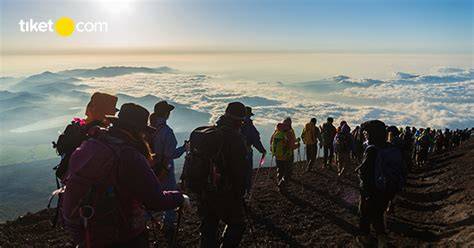 Waktu Mendaki Gunung Fuji di Jepang