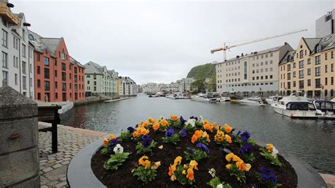 walking tour of alesund norway